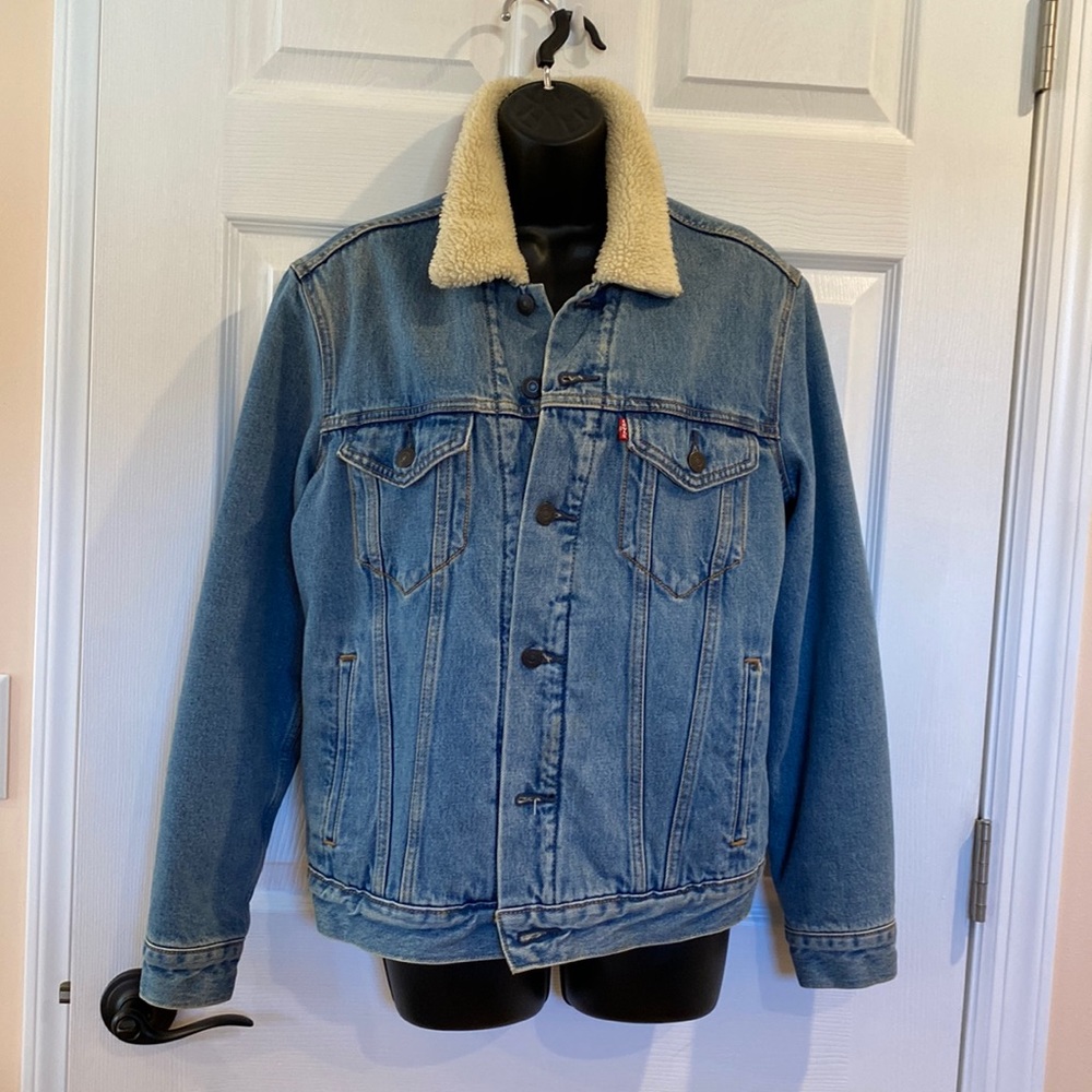 Sherpa Lined Levi’s Denim Jacket with red label